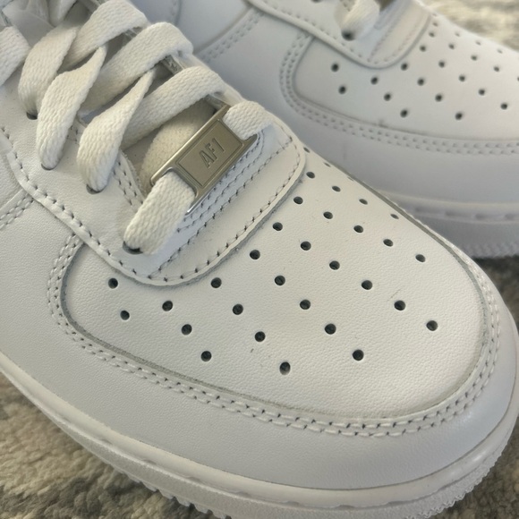 NWOT NIKE Air Force 1 '07 Sneakers- White W9.5/M8 - Picture 10 of 16